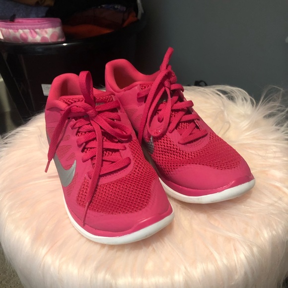 Nike Gym Shoes - Picture 3 of 4